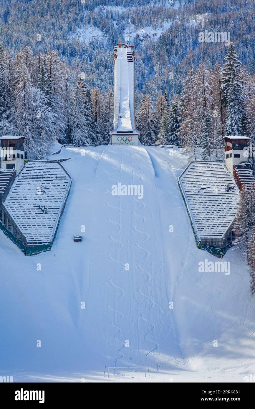Italie, Vénétie, province de Belluno, Cortina d'Ampezzo, la colline historique de saut à ski des jeux olympiques d'hiver de 1956, n'est plus utilisée aujourd'hui Banque D'Images