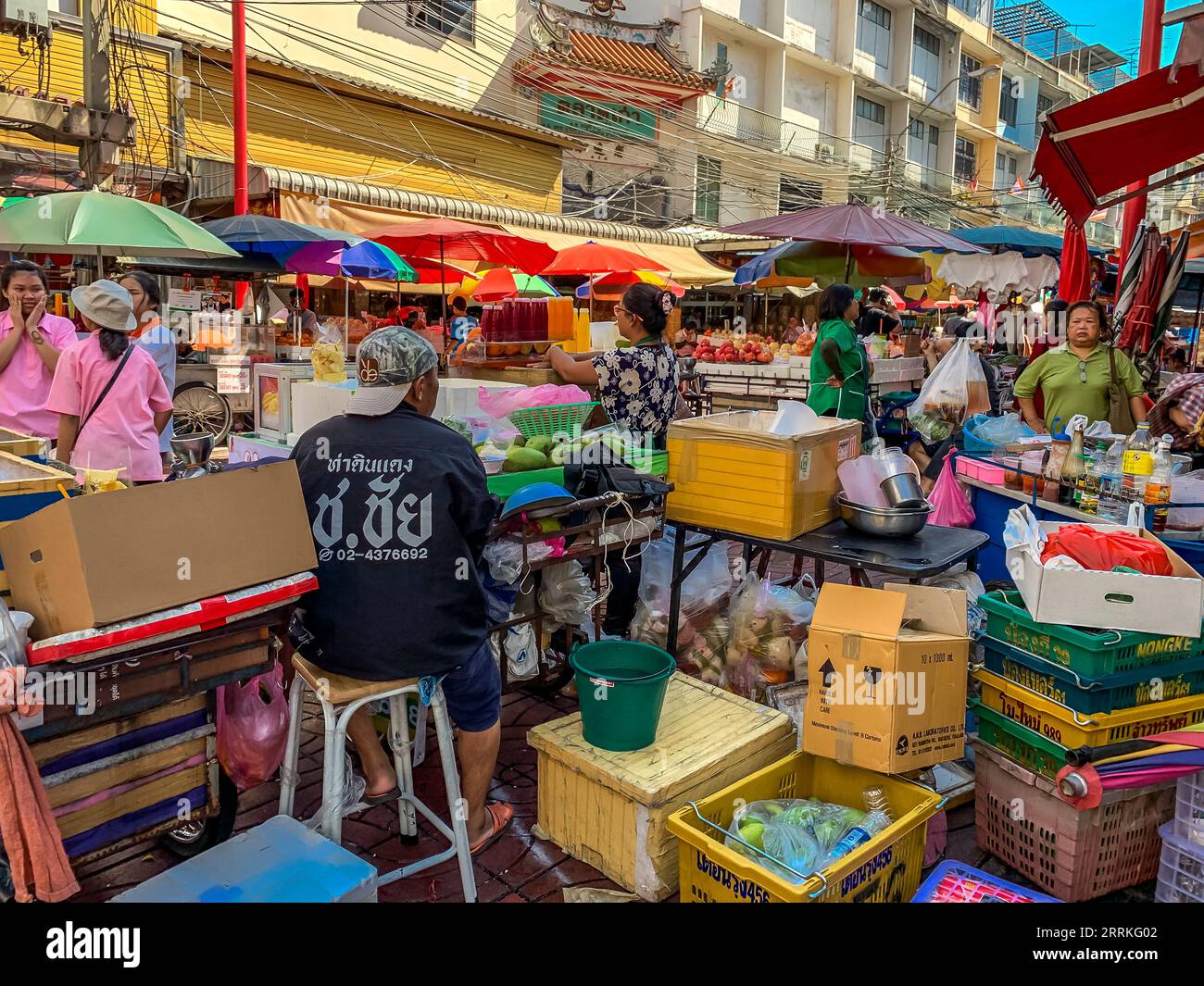 Vente de produits traditionnels, fruits et légumes, marché, Chinatown, Yaowarat Road, quartier de Samphanthawong, Bangkok, Thaïlande, Asie Banque D'Images