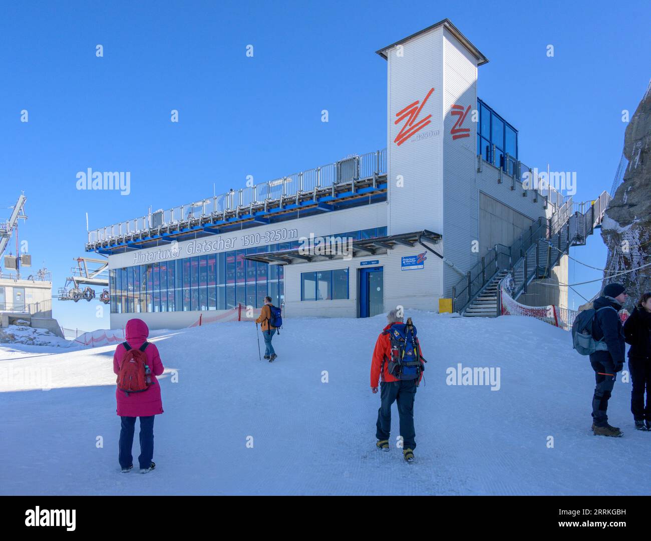 Autriche, Tyrol, Zillertal, station de montagne du bus du glacier, glacier Hintertux. Banque D'Images