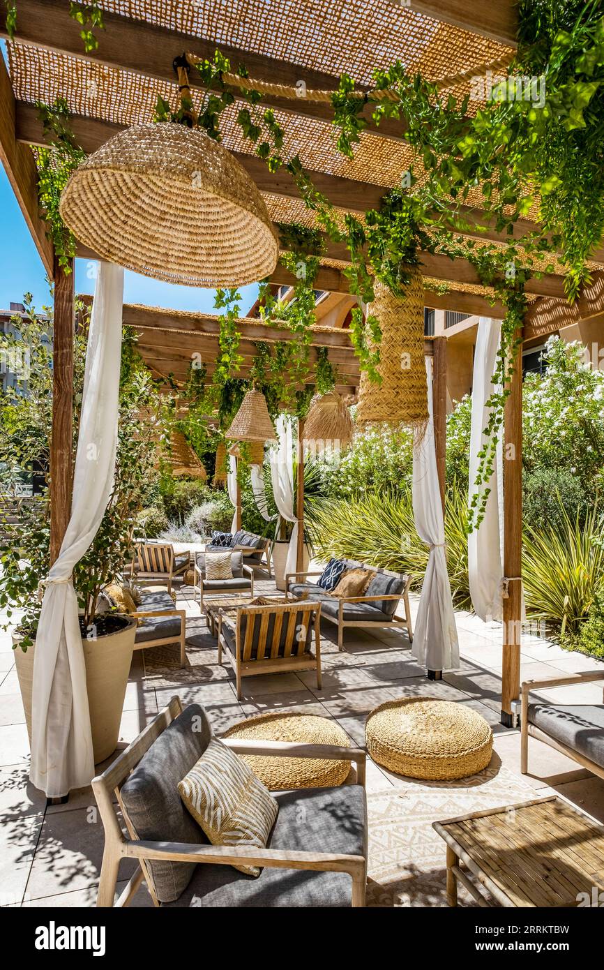 Coin détente avec toit ombragé à Aix-en-Provence, Provence, Sud de la France, France, Europe Banque D'Images