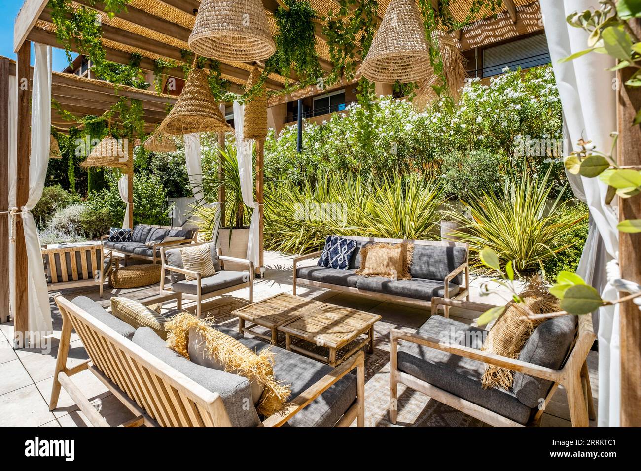 Coin détente avec toit ombragé à Aix-en-Provence, Provence, Sud de la France, France, Europe Banque D'Images