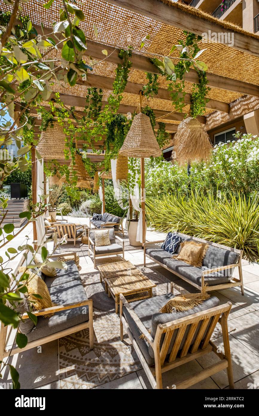 Coin détente avec toit ombragé à Aix-en-Provence, Provence, Sud de la France, France, Europe Banque D'Images