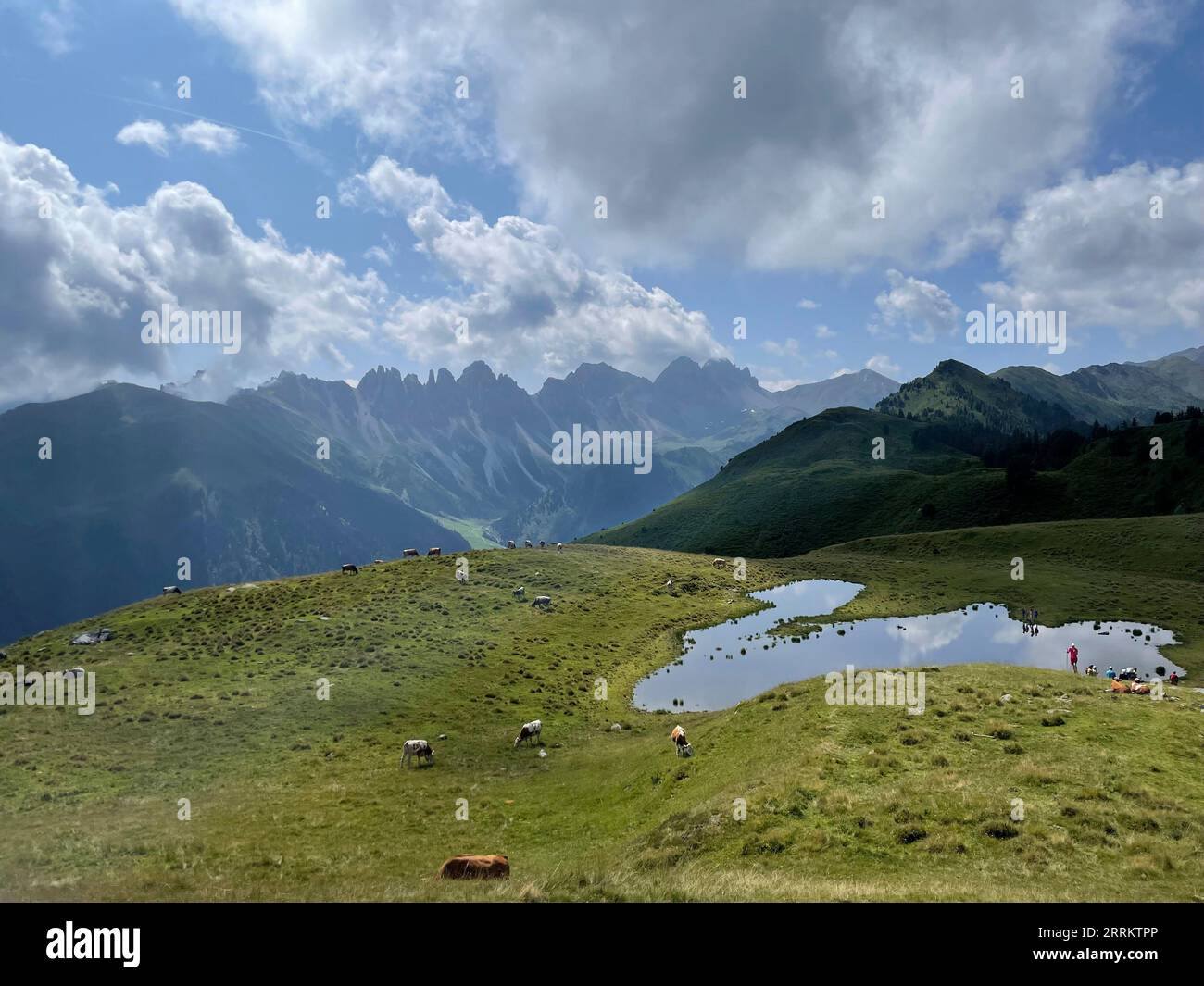 Randonnée à Salfainssee et Grieskogel, Kalkkögel, Senderstal, Kemater Alm, Alpes de Stubai, réflexion, tour de montagne, point de vue, soleil, montagnes, nuages, nature, activité, Innsbruck, Grinzens, Tyrol, Autriche Banque D'Images