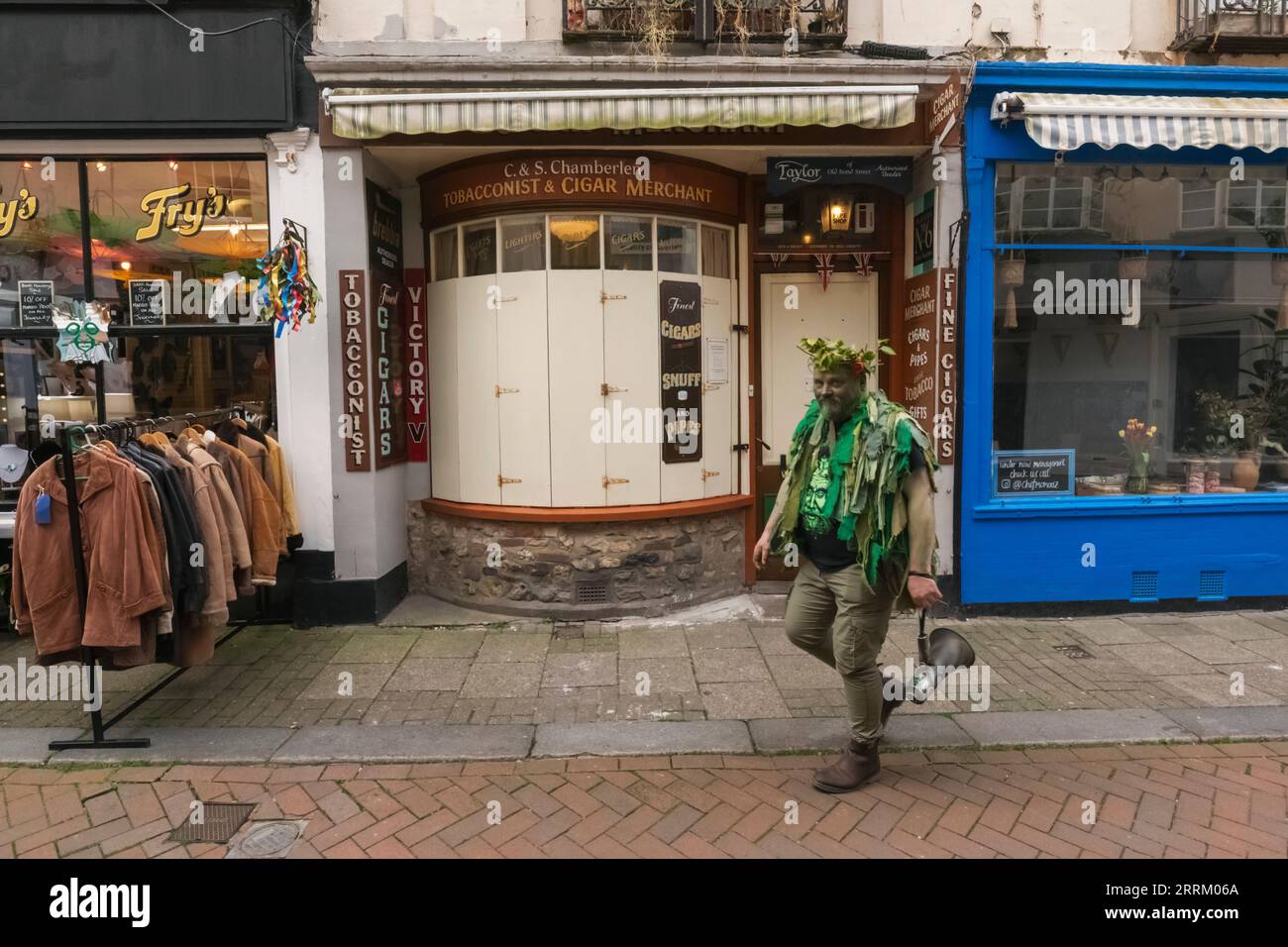 Angleterre, Sussex, East Sussex, Hastings, la vieille ville, participant au festival Green Man se promenant dans la vieille ville Banque D'Images