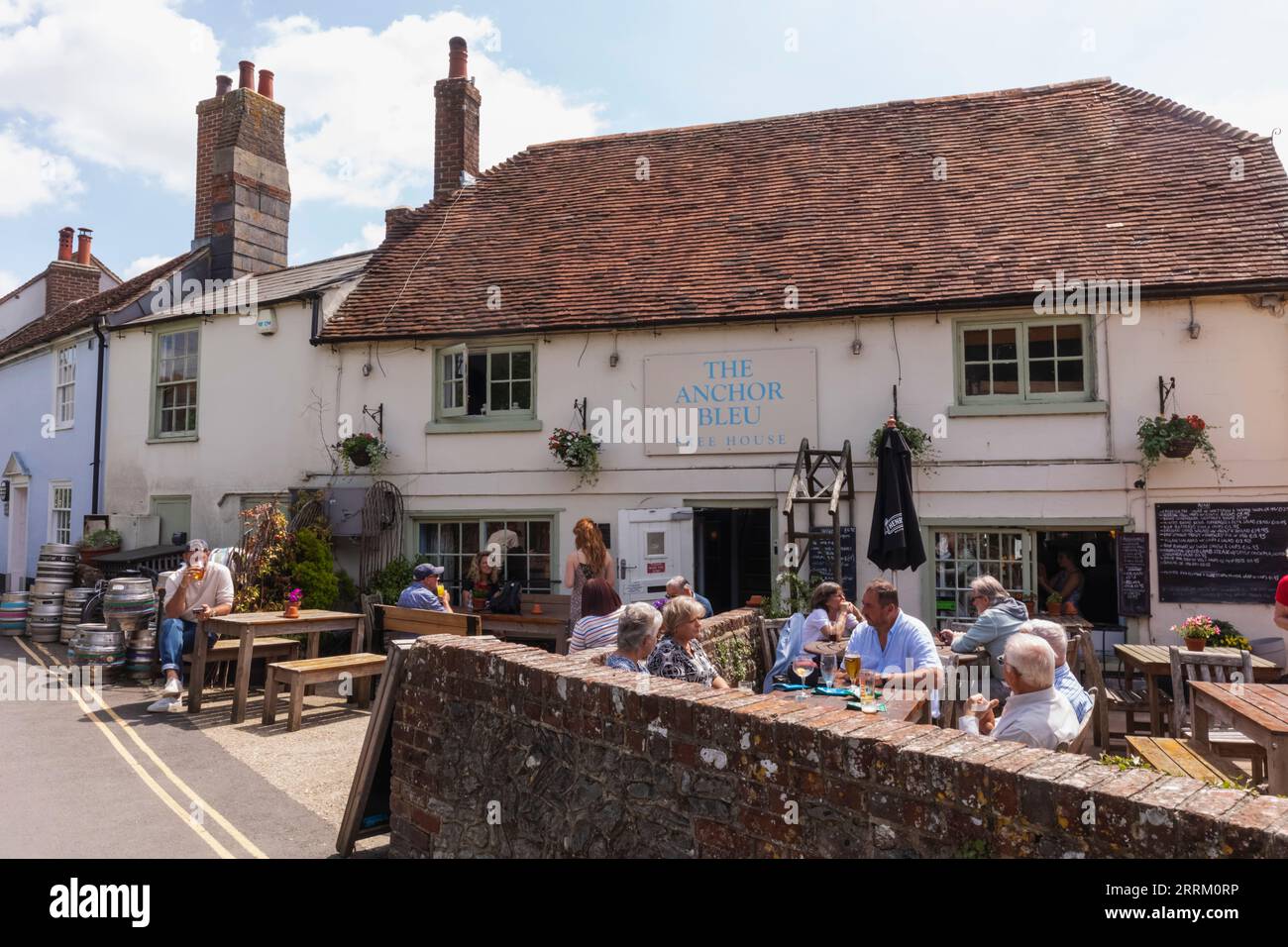 Angleterre, Sussex, West Sussex, Chichester, Chichester Harbour, Bosham Village, The Anchor Bleu Pub Banque D'Images