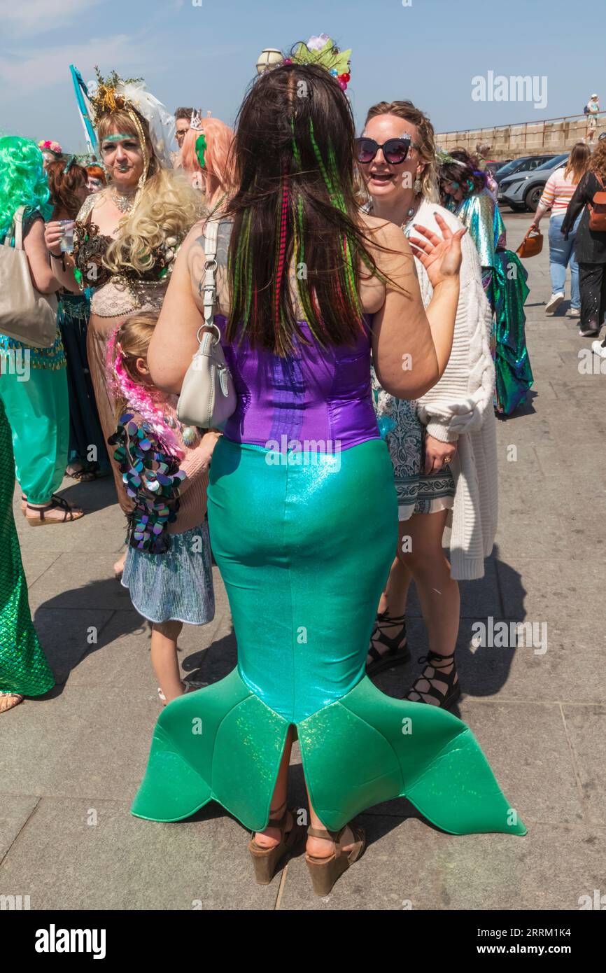 Angleterre, Kent, Margate, Margate Mermaid Festival aka Mergate, femmes habillées en sirènes Banque D'Images