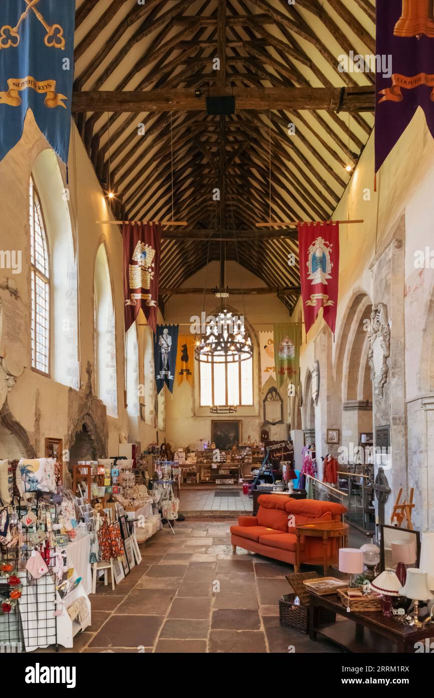 Angleterre, Kent, Sandwich, église St Peters, vue intérieure du Weekly Handicraft Market Banque D'Images