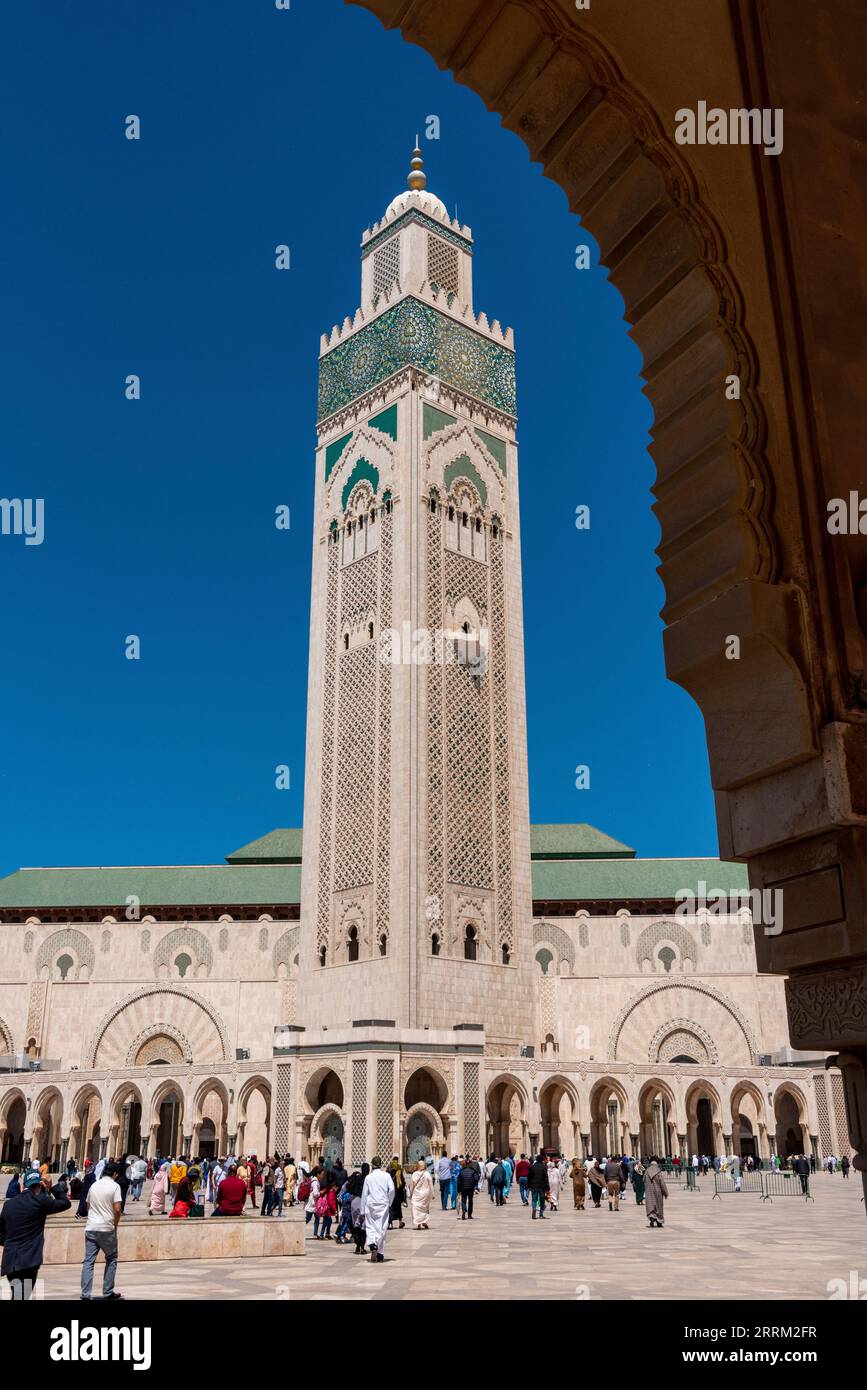 Extérieur de la célèbre mosquée Hassan II sur la côte de Casablanca, Maroc Banque D'Images