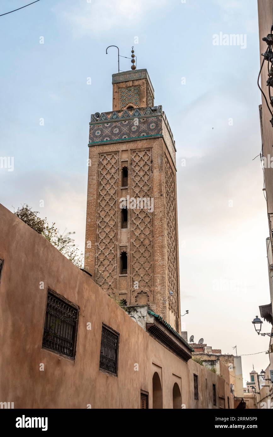 Minaret de la Grande Mosquée Fes el-Jdid dans le centre-ville de Fes, au Maroc Banque D'Images