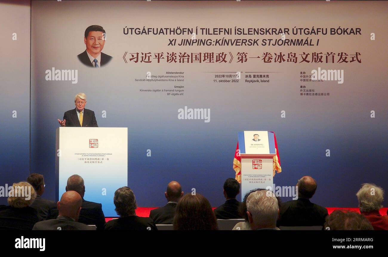 221012 -- REYKJAVIK, le 12 octobre 2022 -- l'ancien président islandais Olafur Ragnar Grimsson prononce un discours lors de l'événement pour lancer l'édition islandaise du premier volume de Xi Jinping : The Governance of China à Reykjavik, Islande, le 11 octobre 2022. ISLANDE-REYKJAVIK-LA GOUVERNANCE DE LA CHINE-EDITION ISLANDAISE CHENXJING PUBLICATIONXNOTXINXCHN Banque D'Images