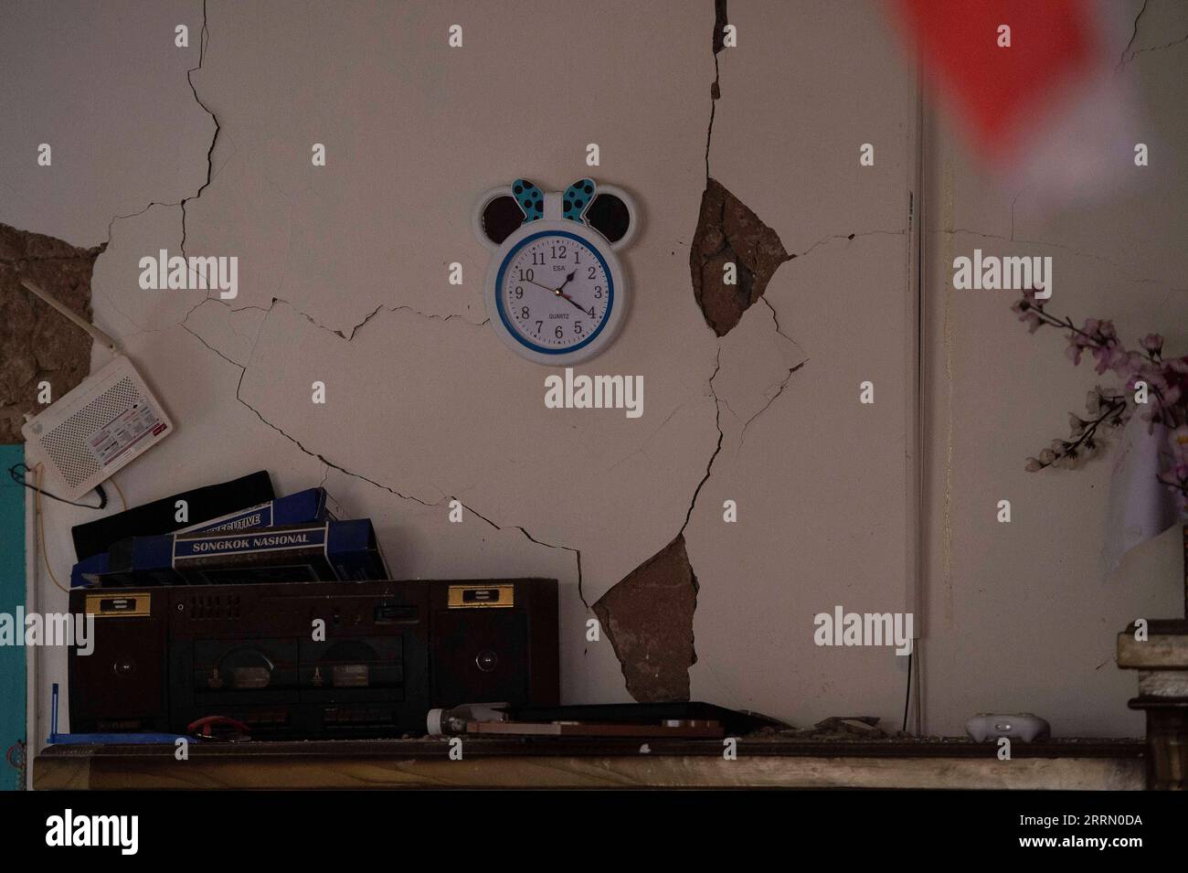 L'horloge est arrêtée Banque de photographies et d'images à haute  résolution - Page 6 - Alamy