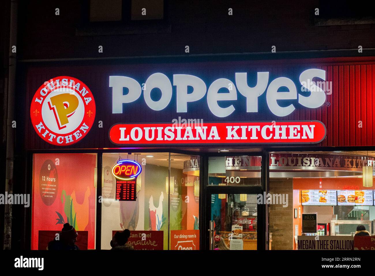 Toronto, ON, Canada – 20 août 2023 : vue au signe de la société Popeyes Louisiana Kitchen Banque D'Images