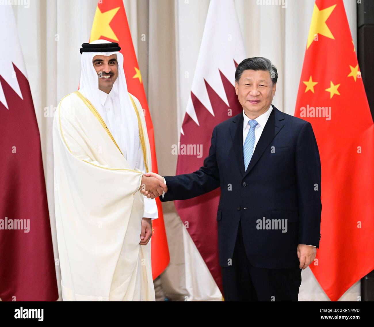 221209 -- RIYAD, le 9 décembre 2022 -- le président chinois Xi Jinping rencontre l'émir qatari Sheikh Tamim bin Hamad Al Thani à Riyad, en Arabie saoudite, le 9 décembre 2022. ARABIE SAOUDITE-RIYAD-XI JINPING-QATAR-EMIR-MEETING YUEXYUEWEI PUBLICATIONXNOTXINXCHN Banque D'Images