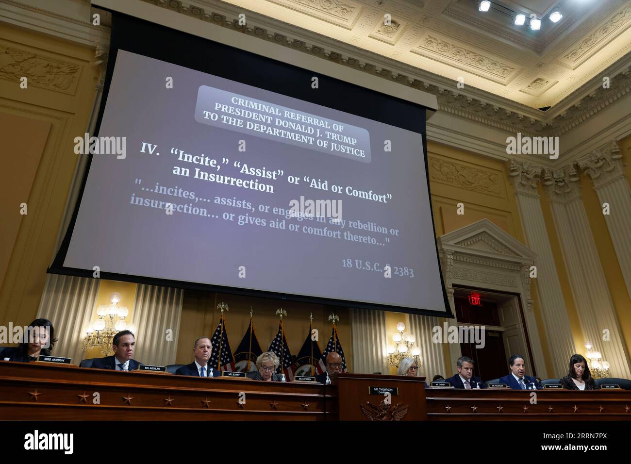 221219 -- WASHINGTON, le 19 décembre 2022 -- le comité restreint de la Chambre des États-Unis enquêtant sur l'émeute du Capitole du 6 janvier 2021, tient sa dernière séance publique sur Capitol Hill, à Washington, D.C., aux États-Unis, le 19 décembre 2022. le comité restreint de la Chambre des États-Unis chargé d ' enquêter sur l ' émeute du Capitole du 6 janvier 2021 a renvoyé des affaires criminelles au Ministère de la justice le lundi après-midi. Photo de /Xinhua U.S.-WASHINGTON, D.C. CAPITOL ANTI-ÉMEUTE-ENQUÊTE-RENVOIS CRIMINELS TingxShen PUBLICATIONxNOTxINxCHN Banque D'Images