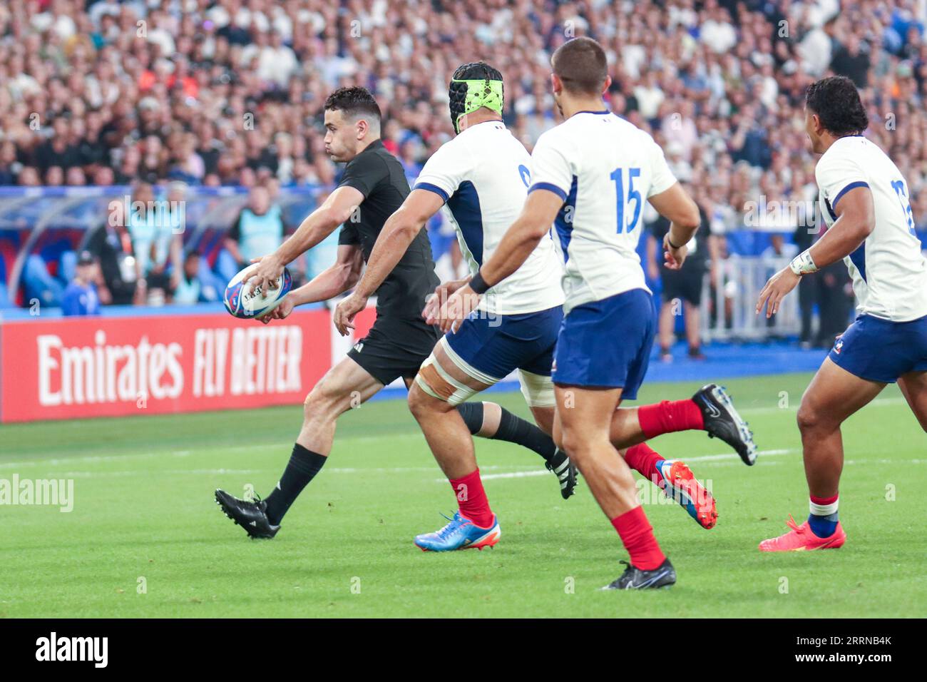 Saint Denis, France. 08 septembre 2023. Paris Will Jordan (Nouvelle-Zélande) cherche une passe lors du match d'ouverture de la coupe du monde de Rugby 2023 entre la France et la Nouvelle-Zélande au Stade de France, Saint Denis, Paris, France le vendredi 8 septembre (Claire Jeffrey/SPP) crédit : SPP Sport Press photo. /Alamy Live News Banque D'Images