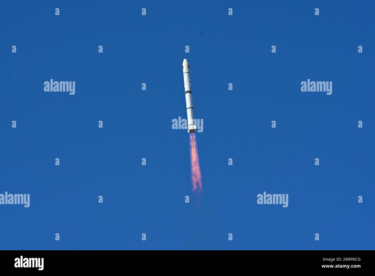 230224 -- JIUQUAN, le 24 février 2023 -- Un nouveau satellite de télédétection est lancé par une fusée long March-2C depuis le centre de lancement de satellites Jiuquan dans le nord-ouest de la Chine, le 24 février 2023. Le satellite est entré sur son orbite prévue avec succès. Photo de /Xinhua EyesonSciCHINA-JIUQUAN-SATELLITE-LAUNCH CN WangxJiangbo PUBLICATIONxNOTxINxCHN Banque D'Images