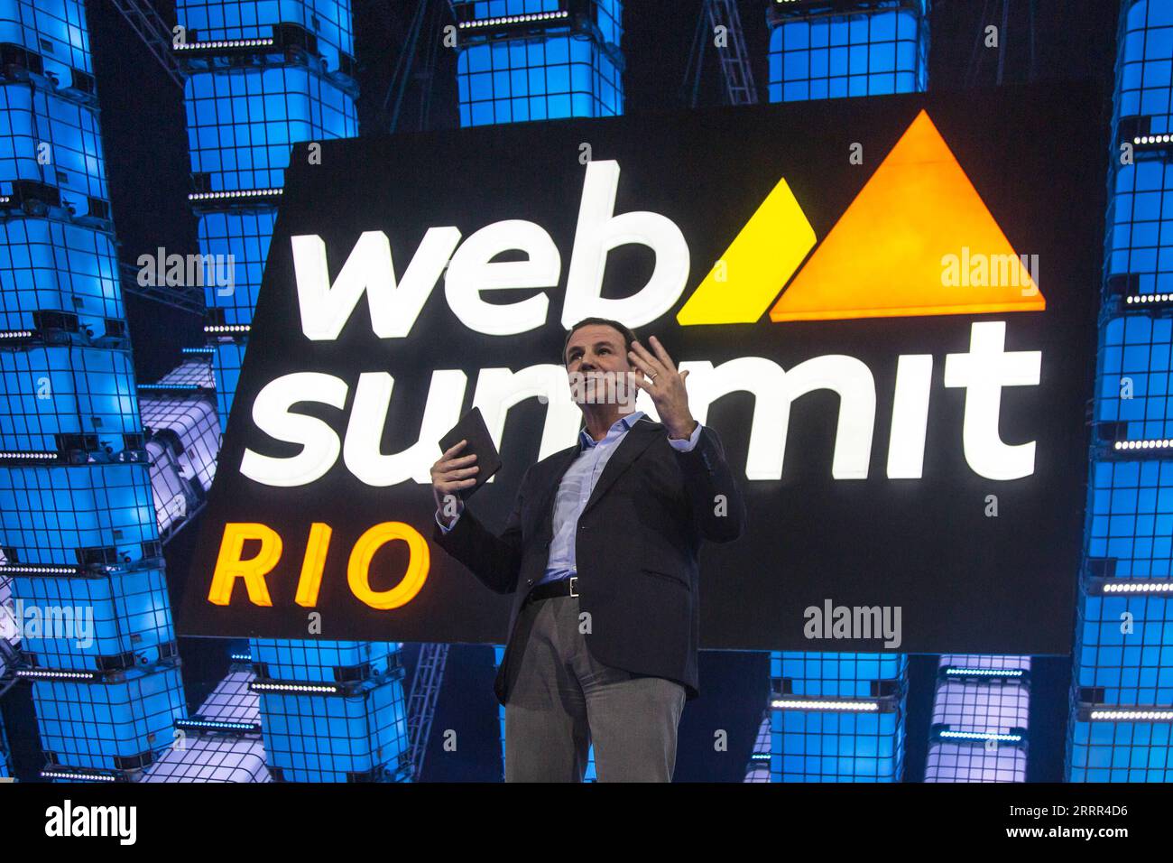 230502 -- RIO DE JANEIRO, le 2 mai 2023 -- Eduardo Paes, maire de Rio de Janeiro, prononce un discours lors de la cérémonie d'ouverture du Sommet Web Rio à Rio de Janeiro, Brésil, le 1 mai 2023. Le Web Summit Rio a débuté ici lundi. Photo de /Xinhua BRAZIL-RIO DE JANEIRO-WEB SUMMIT ClaudiaxMartini PUBLICATIONxNOTxINxCHN Banque D'Images