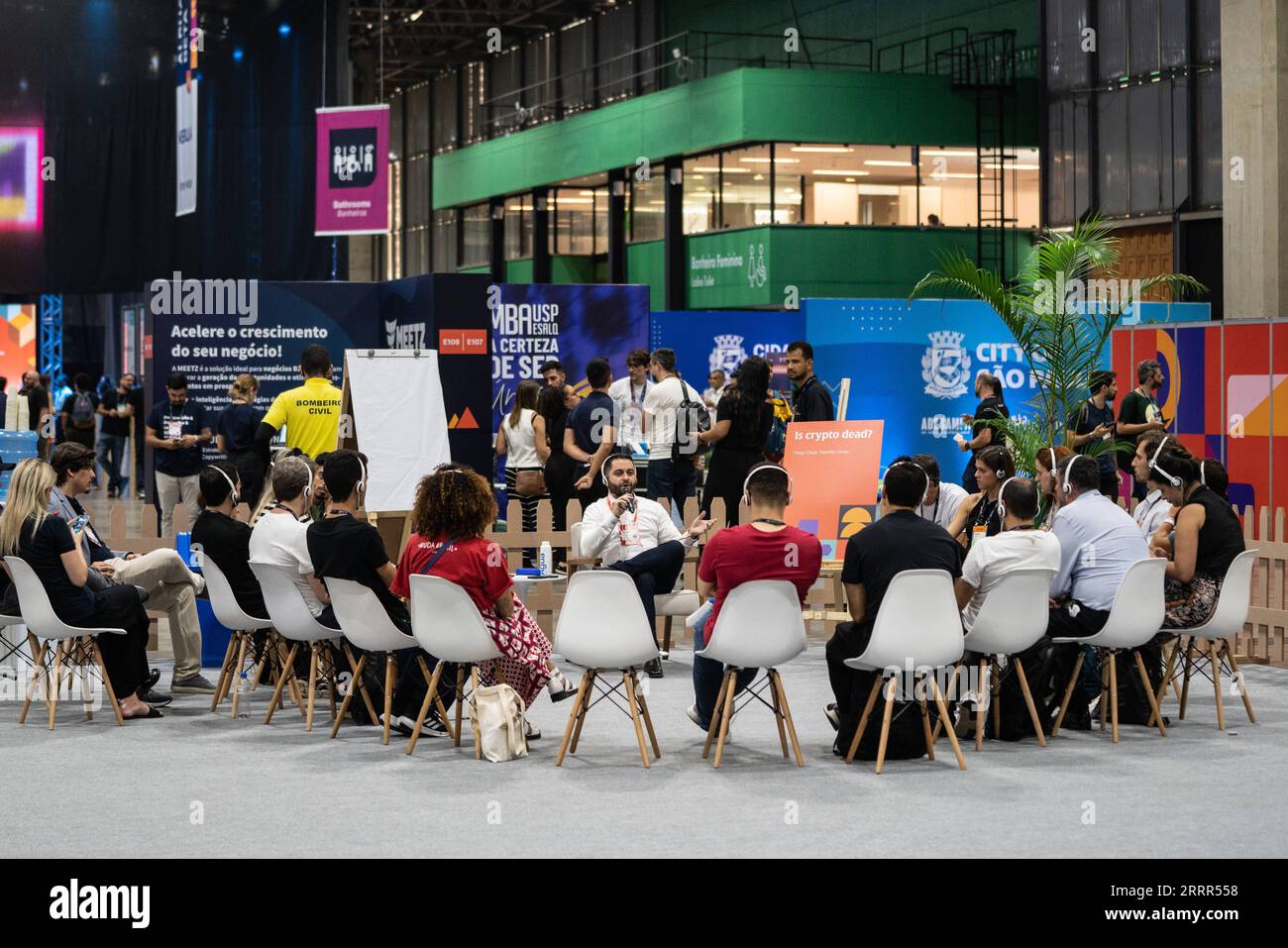 230505 -- RIO DE JANEIRO, le 5 mai 2023 -- les participants participent à une table ronde lors du Sommet Web Rio 2023 à Rio de Janeiro, Brésil, le 4 mai 2023. Le Web Summit Rio 2023 s’est achevé jeudi. BRÉSIL-RIO DE JANEIRO-WEB SUMMIT WANGXTIANCONG PUBLICATIONXNOTXINXCHN Banque D'Images