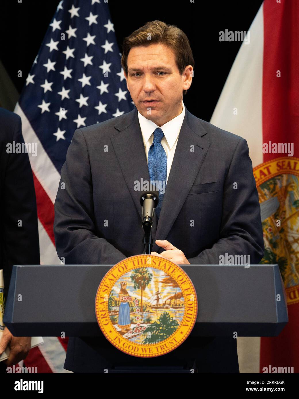 230525 -- WASHINGTON, D.C., le 25 mai 2023 -- le gouverneur de Floride Ron DeSantis prononce un discours lors d'un événement en Floride, aux États-Unis, le 17 avril 2023. DeSantis a annoncé mercredi son entrée dans la course présidentielle américaine de 2024, promettant de mener un grand retour américain. Gouvernement de l'État de Floride/document via Xinhua U.S.-FLORIDA-GOVERNOR-DESANTIS-2024 CANDIDATURE PRÉSIDENTIELLE LiuxJie PUBLICATIONxNOTxINxCHN Banque D'Images