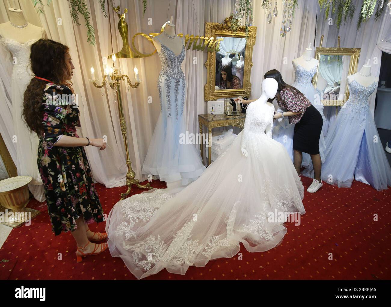 Algeria wedding Banque de photographies et d'images à haute résolution -  Alamy