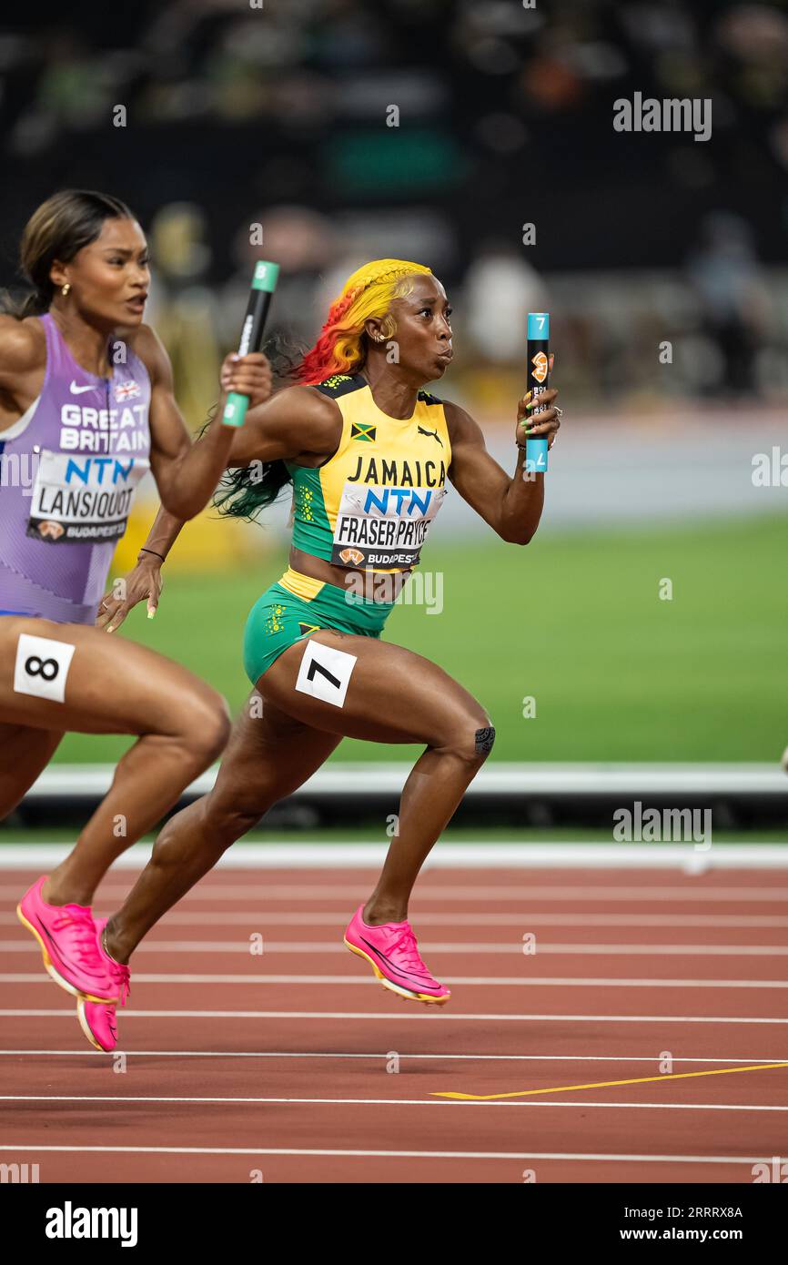 ShellyAnn FraserPryce participe au relais 4X100 mètres aux