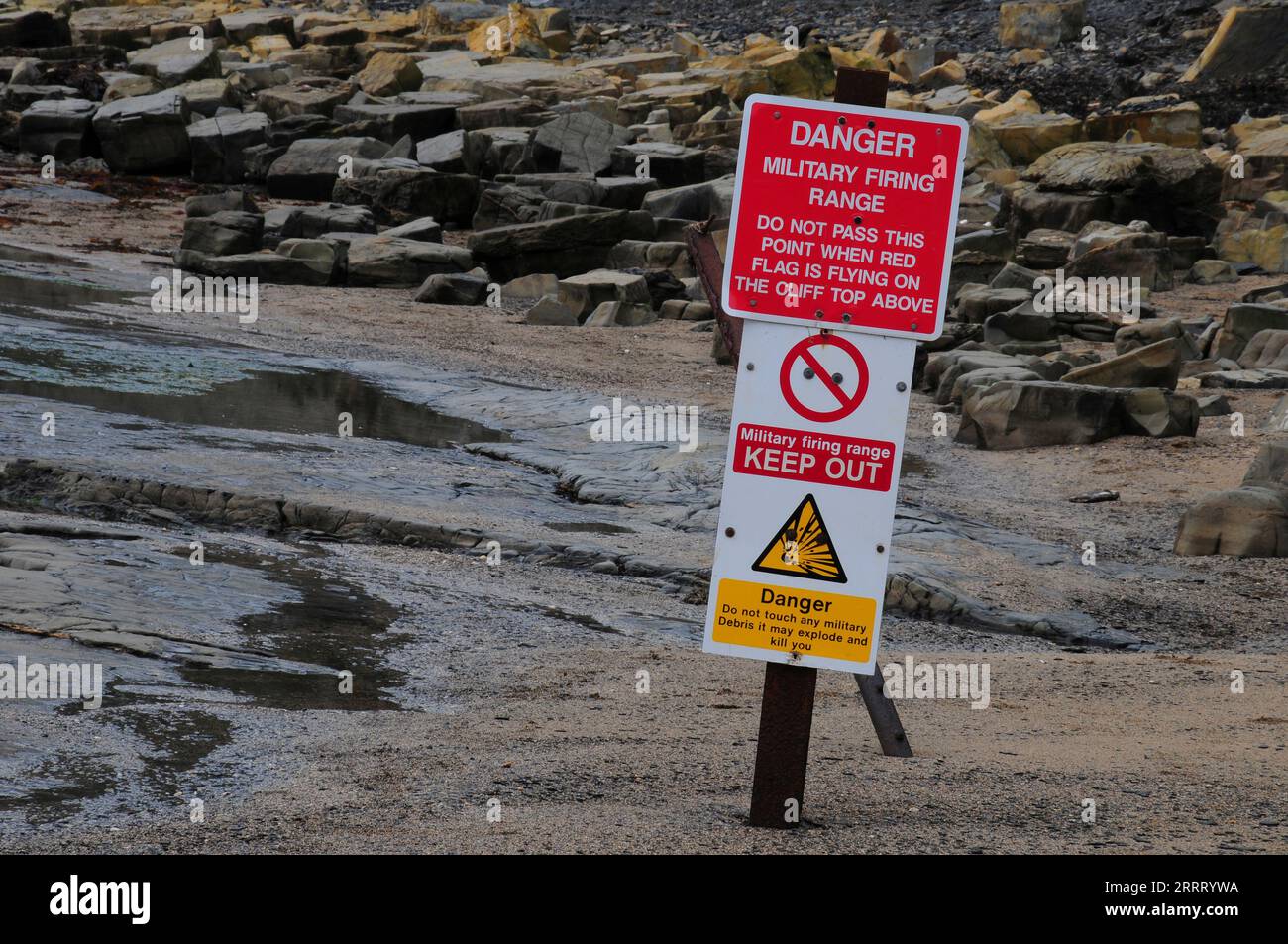Avertissement de tir militaire, Kimmeridge Bay, Dorset Banque D'Images
