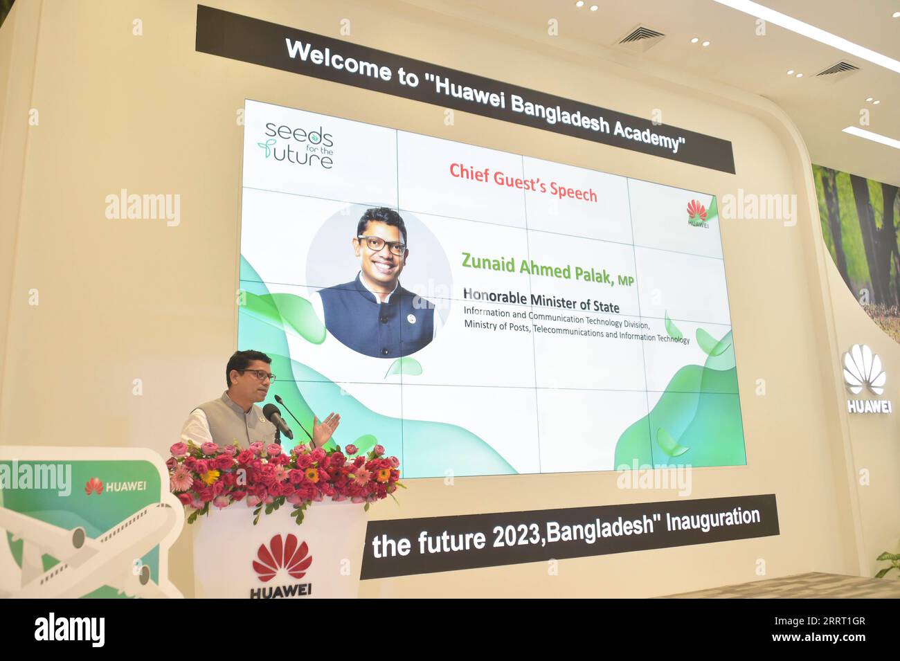 230622 -- DHAKA, le 22 juin 2023 -- Zunaid Ahmed Palak, ministre bangladais de la Division des technologies de l'information et de la communication, prend la parole lors de la cérémonie d'inauguration de Huawei s Seeds for the future 2023 Bangladesh à Dhaka, Bangladesh, le 21 juin 2023. POUR ALLER AVEC Huawei lance le programme Seeds for the future pour donner aux talents bangladais des TIC BANGLADESH-DHAKA-HUAWEI-SEEDS FOR THE FUTURE Salim PUBLICATIONxNOTxINxCHN Banque D'Images