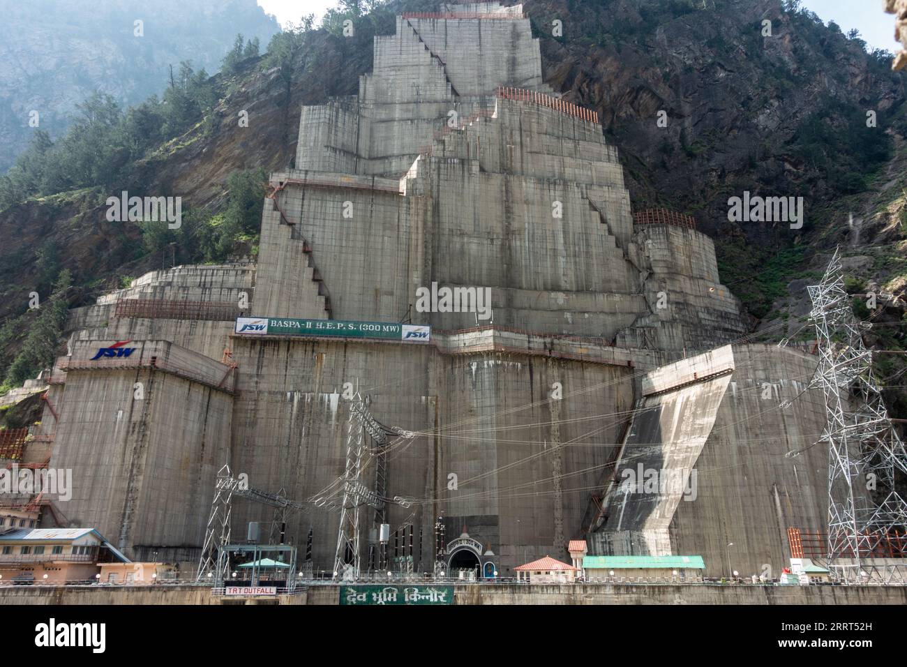 30 août 2023, Himachal Pradesh, Inde. Le projet hydroélectrique Baspa II de JSW sur la rivière Satluj dans le Kinnaur, Himachal Pradesh Banque D'Images