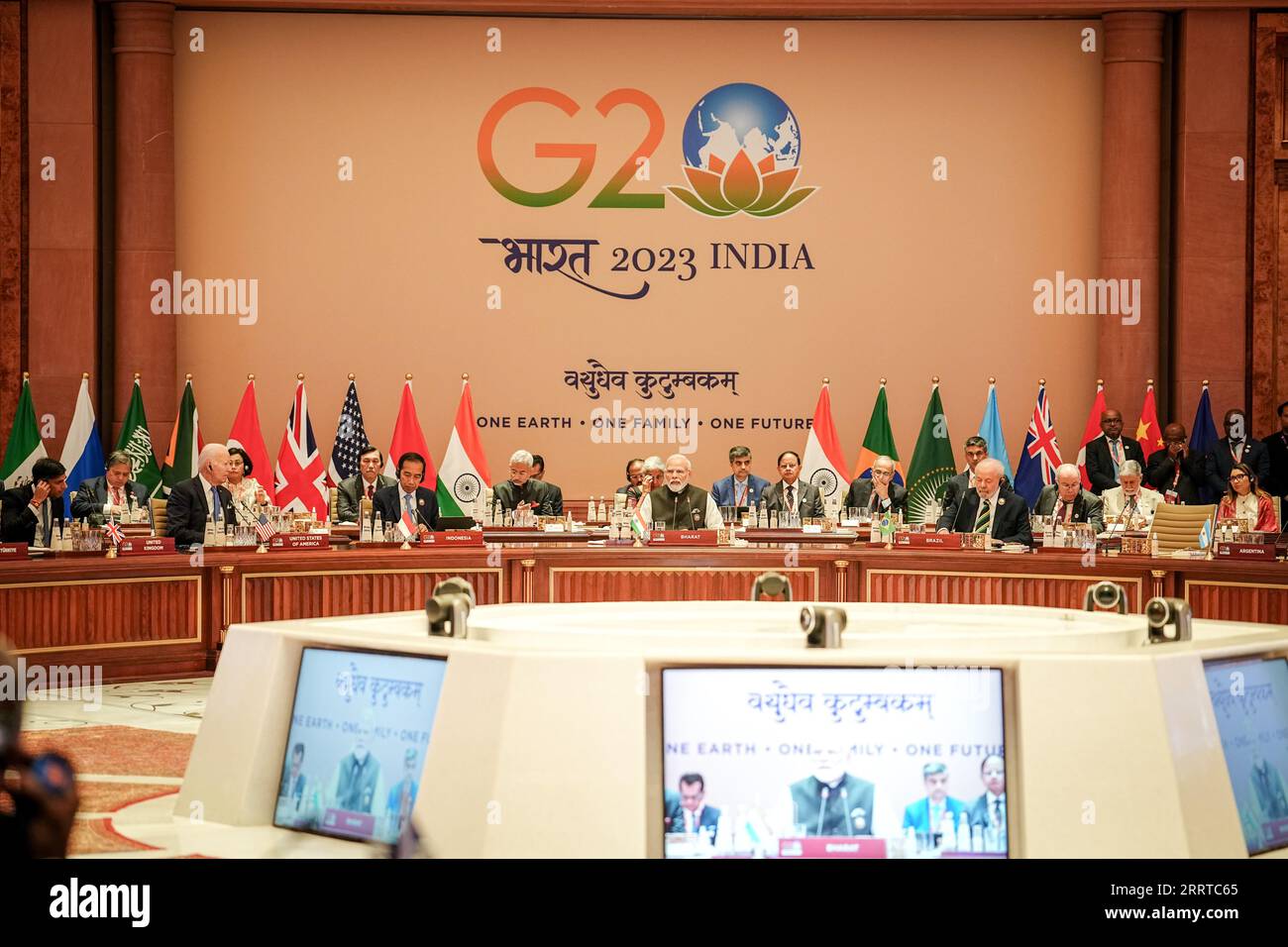 Neu Delhi, Inde. 09 septembre 2023. Narendra Modi, Premier ministre de l'Inde, ouvre la première séance de travail du Sommet du G20 sur le thème « une Terre ». Le groupe du G20 comprend les principaux pays industrialisés et les économies émergentes, qui représentent ensemble une grande partie de la population mondiale et de la puissance économique mondiale. Crédit : Kay Nietfeld/dpa/Alamy Live News Banque D'Images