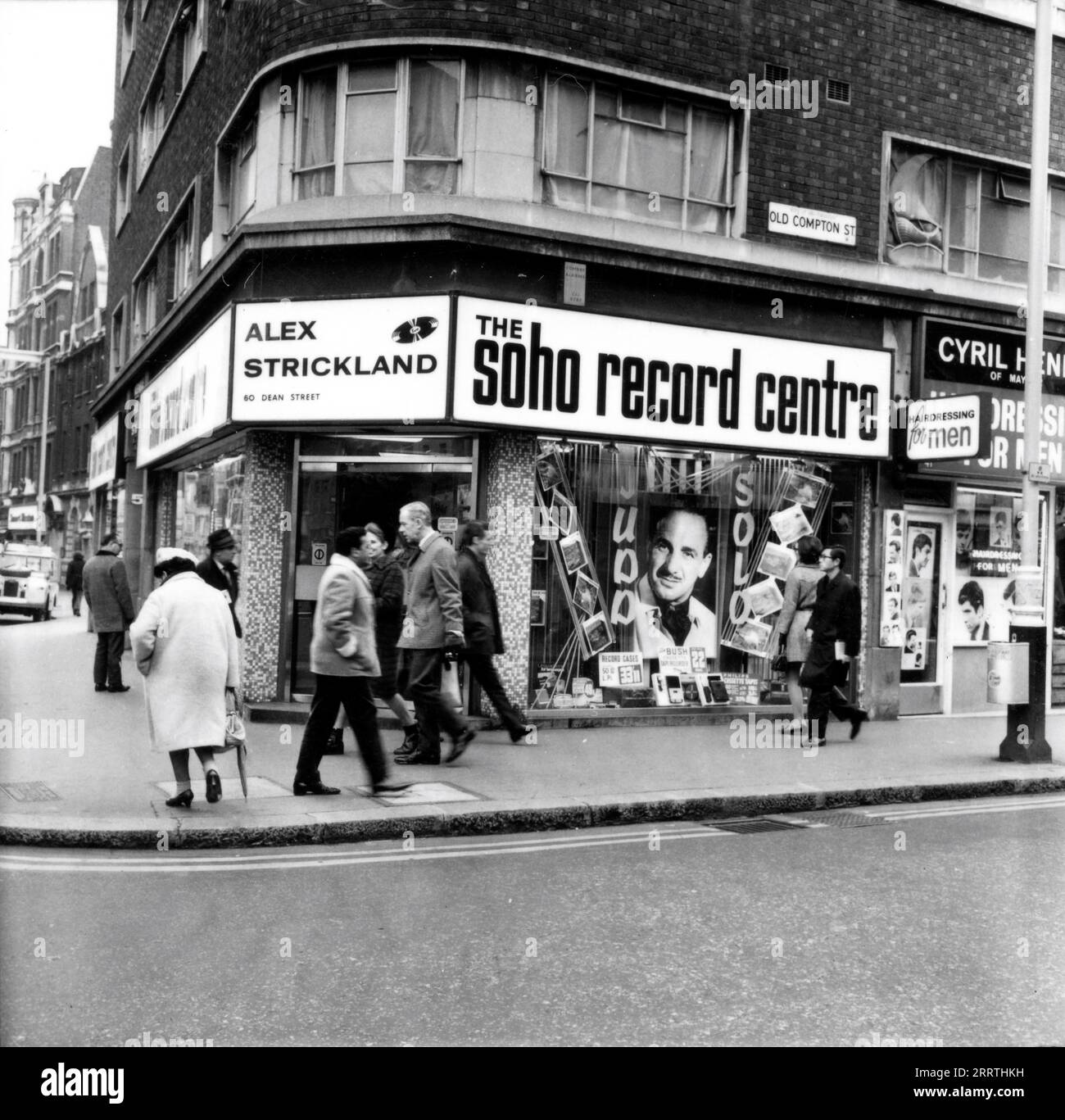 ALEX STRICKLAND Flagship store / Shop LE centre DES DISQUES SOHO au coin de DEAN STREET et DE L'ANCIENNE COMPTON STREET à Soho, Londres en 1969 Banque D'Images