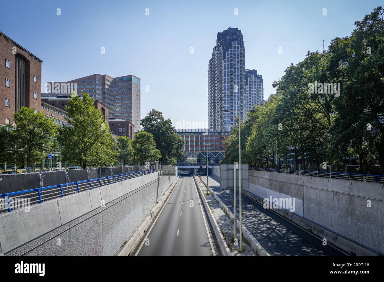 LA HAYE - un Utrechtsebaan vide et l'A12 à la Haye pendant l'action de blocus et la manifestation des militants du climat de extinction Rebellion. Les manifestants estiment que le gouvernement devrait immédiatement cesser d’accorder des subventions aux fossiles. Les militants incluent tous les arrangements financiers qui favorisent l'utilisation des combustibles fossiles. ANP PHIL NIJHUIS netherlands Out - belgique Out Banque D'Images