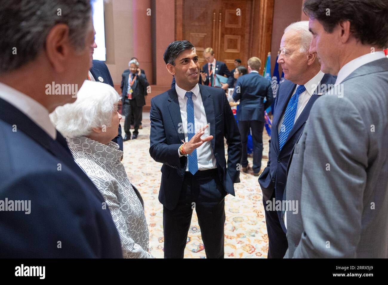 New Delhi, Inde. 09 septembre 2023. Le président AMÉRICAIN Joe Biden (2R) s'entretient avec le Premier ministre britannique Rishi Sunak (C) avant le début de la deuxième réunion de travail du sommet des dirigeants du G20 à Bharat Mandapam à New Delhi, en Inde. Le samedi 9 septembre 2023. Photo Simon Walker/No 10 Downing Street/ crédit : UPI/Alamy Live News Banque D'Images