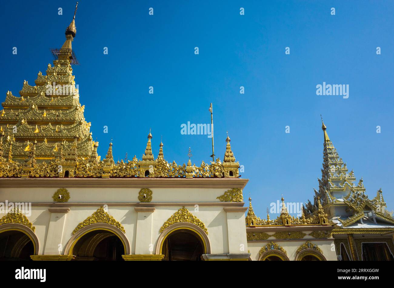 Mahamuni Bouddha Temple - temple bouddhiste et site de pèlerinage majeur à Mandalay, Myanmar Banque D'Images