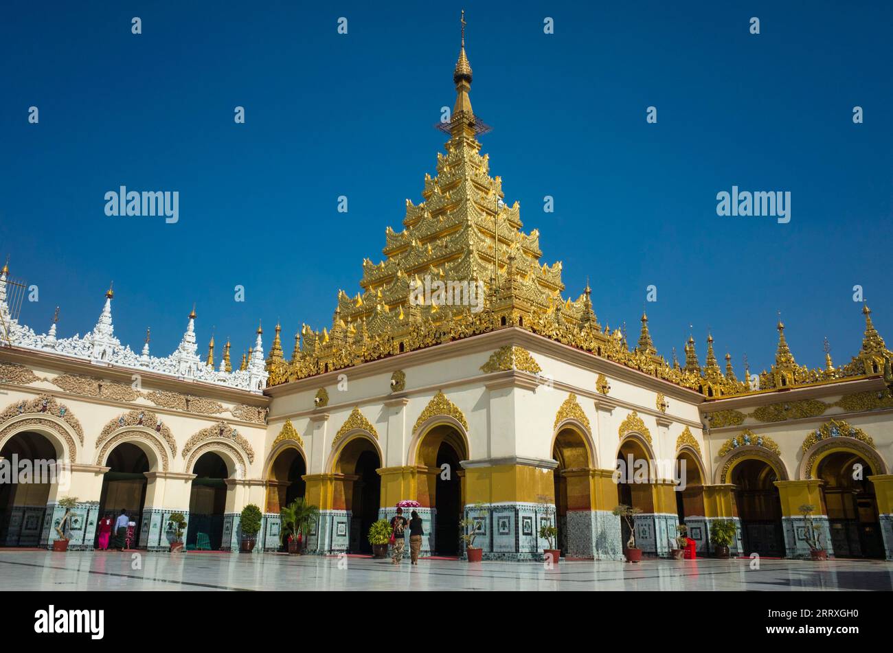 Mahamuni Bouddha Temple - temple bouddhiste et site de pèlerinage majeur à Mandalay, Myanmar Banque D'Images