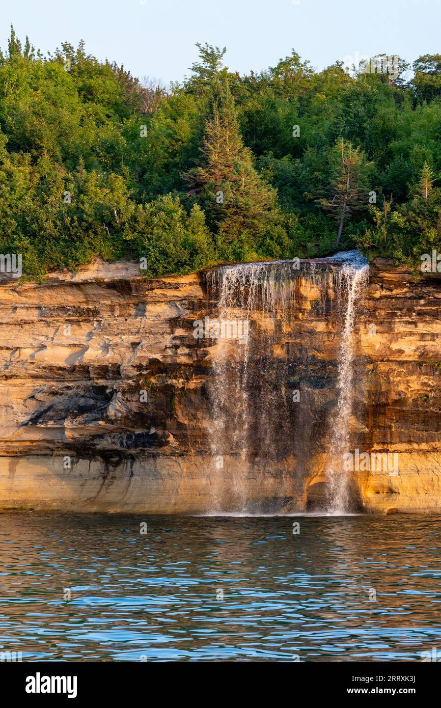 Les éclaboussures tombent dans Pictured Rocks National Lakeshore Banque D'Images