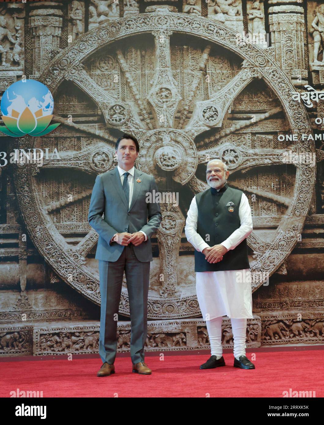 New Delhi, Inde. 09 septembre 2023. Le premier ministre indien Narendra Modi, à droite, accueille le premier ministre canadien Justin Trudeau, à gauche, pour le début de la réunion du sommet du G20 au centre des congrès Bharat Mandapam, le 9 septembre 2023 à New Delhi, en Inde. Crédit : PIB/Press information Bureau/Alamy Live News Banque D'Images