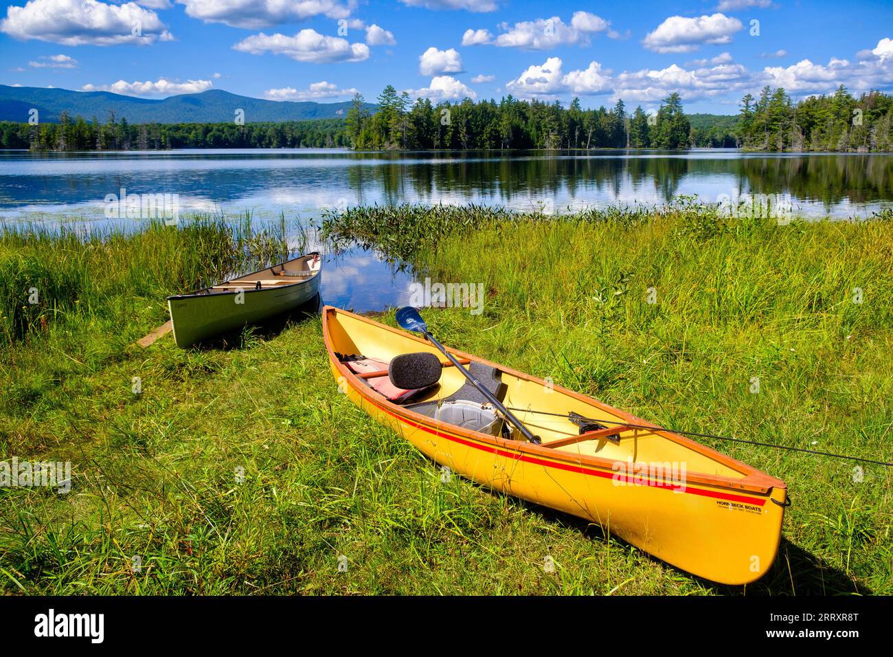 Canoë dans les montagnes Adirondack de l'État de New York, États-Unis, Essex Chain Lakes près de Newcomb, NY, États-Unis. Banque D'Images