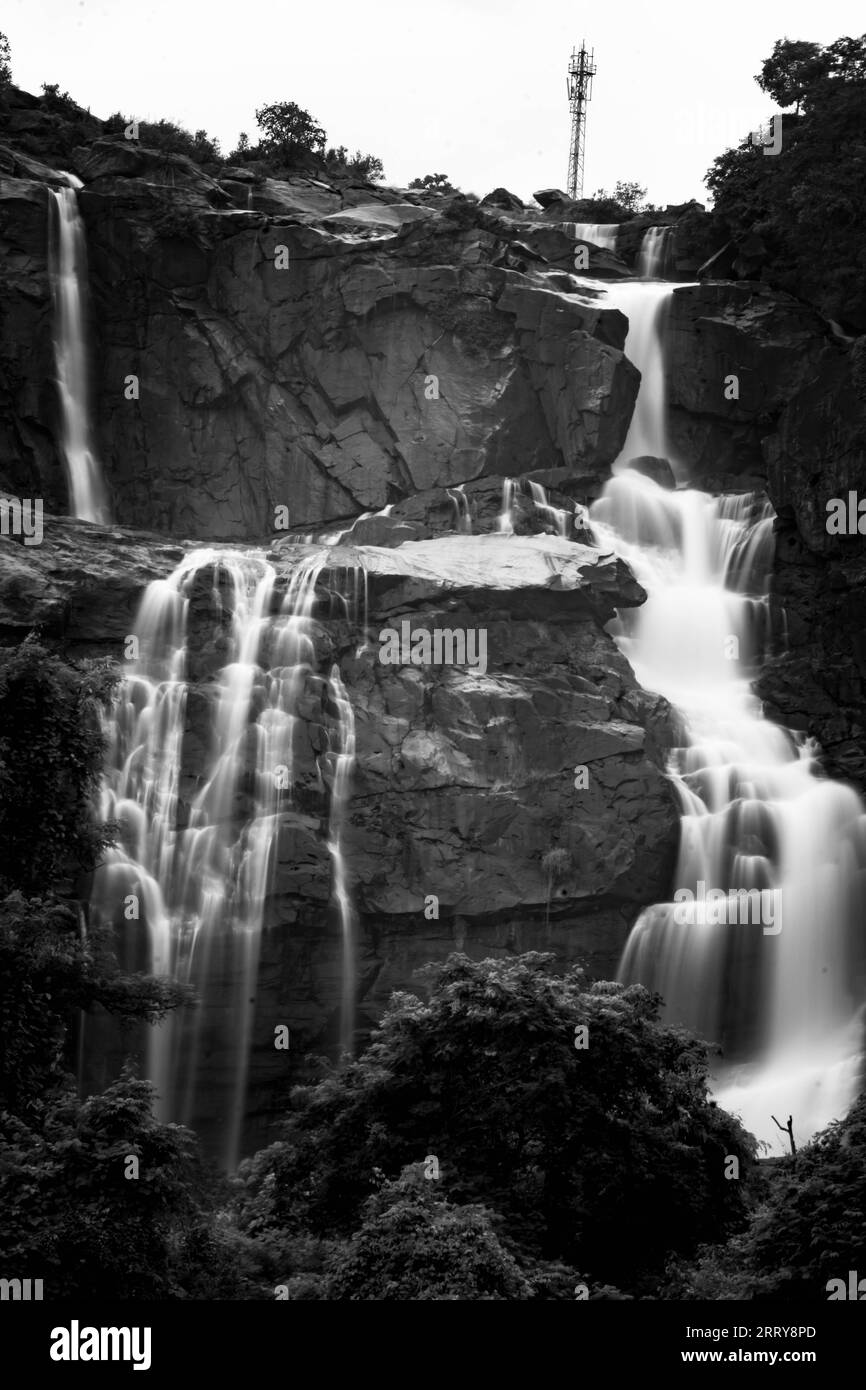 Le Hundru Falls ran chi est créé sur le cours de la rivière Subarnarekha, où il tombe d'une hauteur de 320 pieds créant les plus hautes chutes d'eau Banque D'Images
