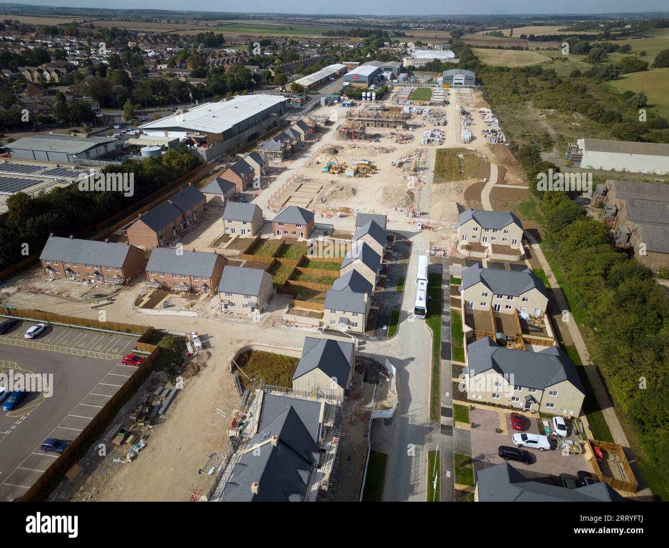 Nouveau lotissement sur un terrain brun à Stamford, Lincolnshire, Royaume-Uni Banque D'Images