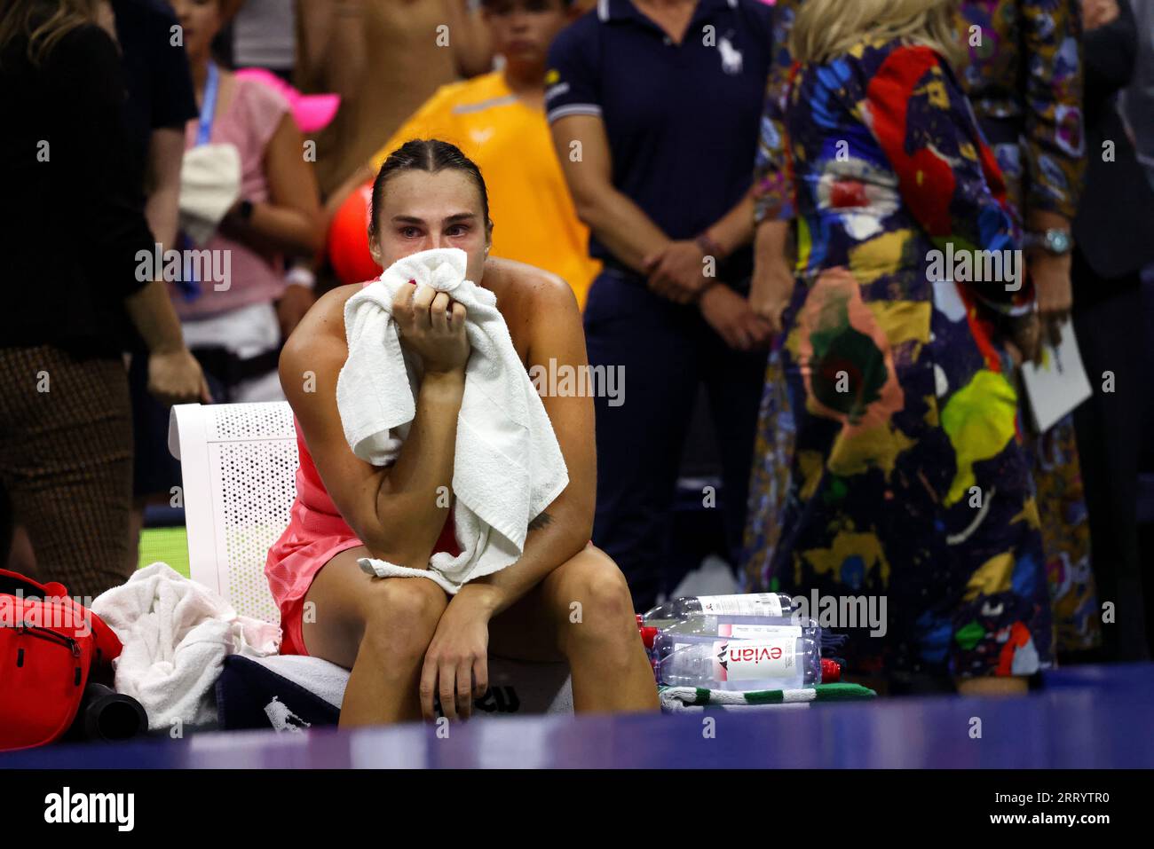 New York, États-Unis. 09 septembre 2023. Ayrna Sabalenka après avoir été vaincue par Coco Gauff en finale féminine. Gauff a remporté le titre de l'US Open et sa première victoire du grand chelem. Crédit : Adam Stoltman/Alamy Live News Banque D'Images