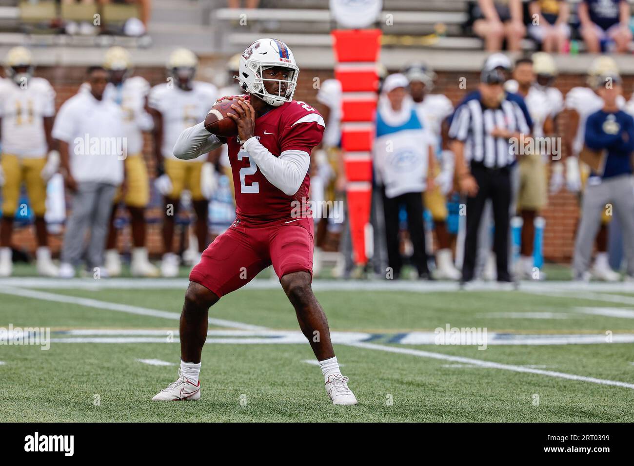 9 septembre 2023 : Corey Fields Jr. (2) de Caroline du Sud se prépare à passer lors du match de football de la NCAA mettant en vedette les Georgia Tech Yellow Jackets et les South Carolina State Bulldogs, joué au Bobby Dodd Stadium sur le campus de Georgia Tech à Atlanta, en Géorgie. Cecil Copeland/CSM Banque D'Images