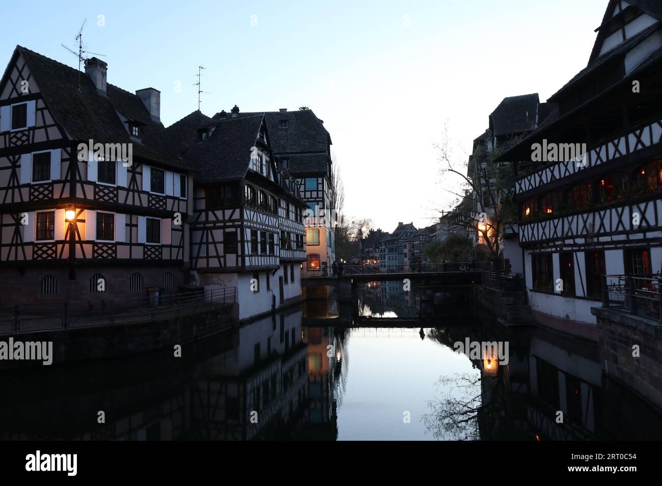 Illuminez la petite France dans la vieille ville de Strasbourg, France Banque D'Images