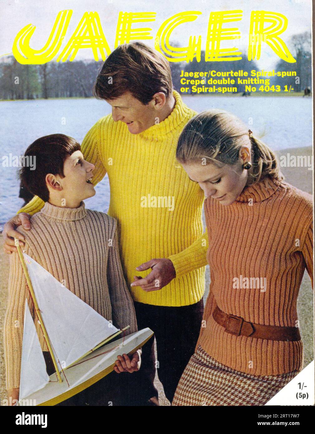 Dépliant donnant les détails de tricot pour pulls Family Ribed en tricot double Jaeger/Courtelle Spiral-Spun Crepe N° 4043 1970 Banque D'Images