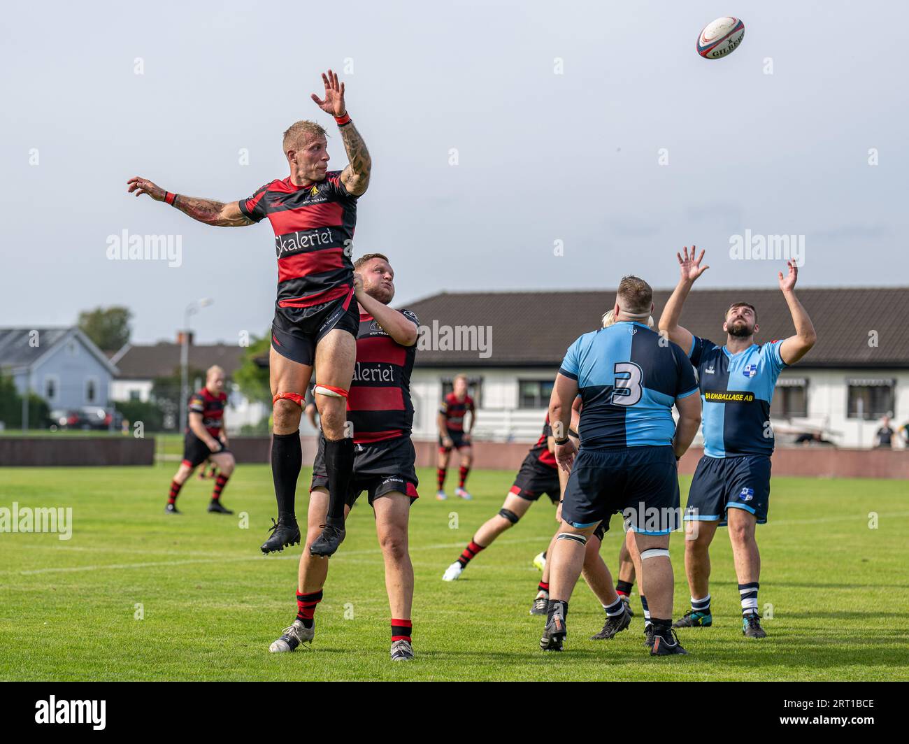Match de rugby entre NRK Trojan (noir-rouge) et Värnamo Rugby Club à Norrkoping à Bollspelaren Arena le 9 septembre 2023 Banque D'Images