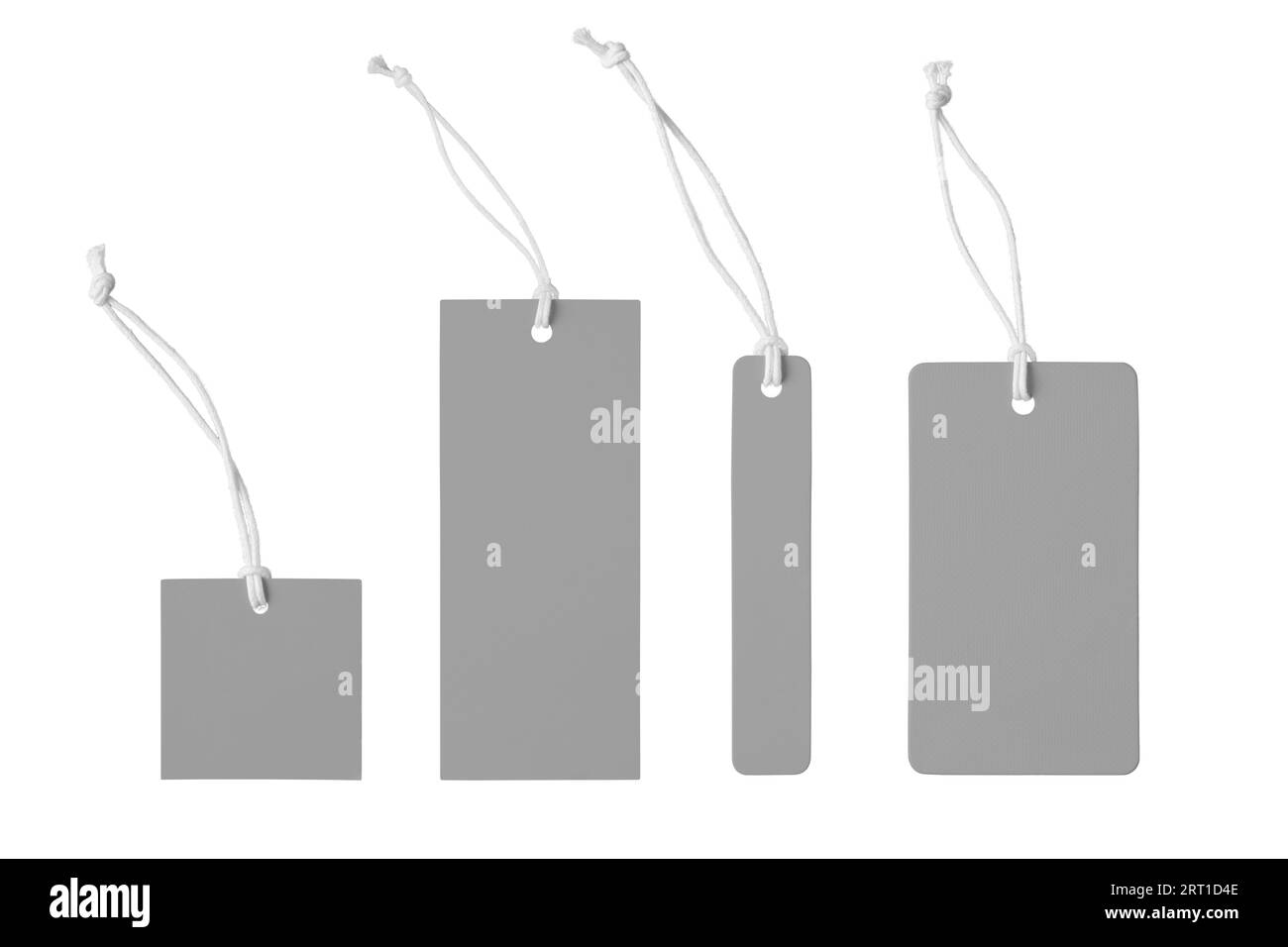 Diverses formes d'étiquette en papier gris vierge ou d'étiquette en tissu isolé sur fond blanc. Modèle de maquette d'étiquette de prix avec espace de copie pour la marque, informatio Banque D'Images