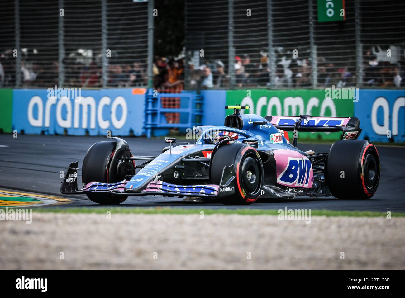 MELBOURNE, AUSTRALIE, AVRIL 9 : Esteban Ocon, de France, pilote le numéro 31 Alpine F1 A522 Renault lors des qualifications au Grand Prix d'Australie 2022 Banque D'Images