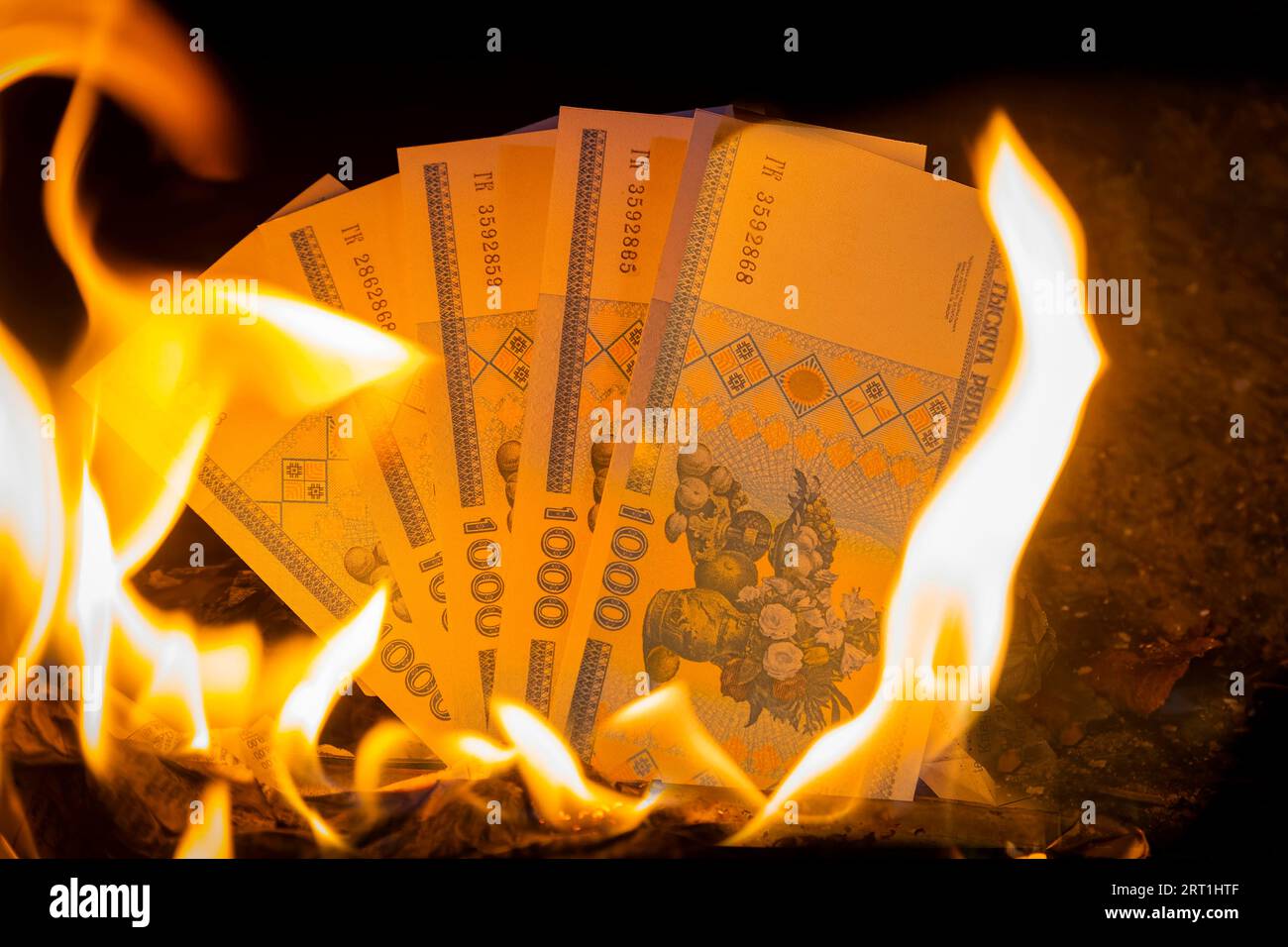 Image symbolique de la baisse de valeur due à la crise ukrainienne Banque D'Images