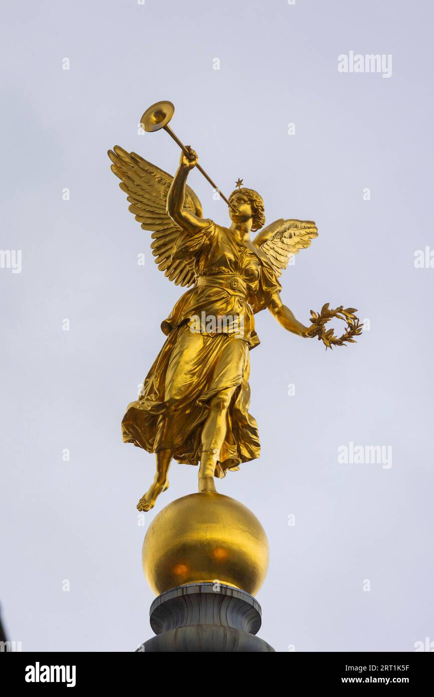 Fama d'or sur le Dôme de l'Académie saxonne des Arts Banque D'Images