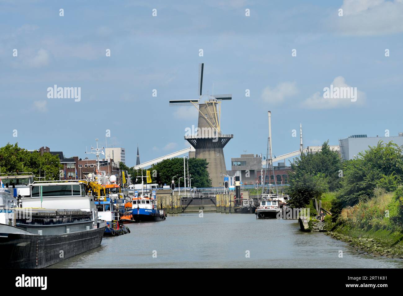 Avec une hauteur de 55 mètres (voiles comprises), le moulin Nolet à Schiedam est le moulin le plus haut du monde Banque D'Images