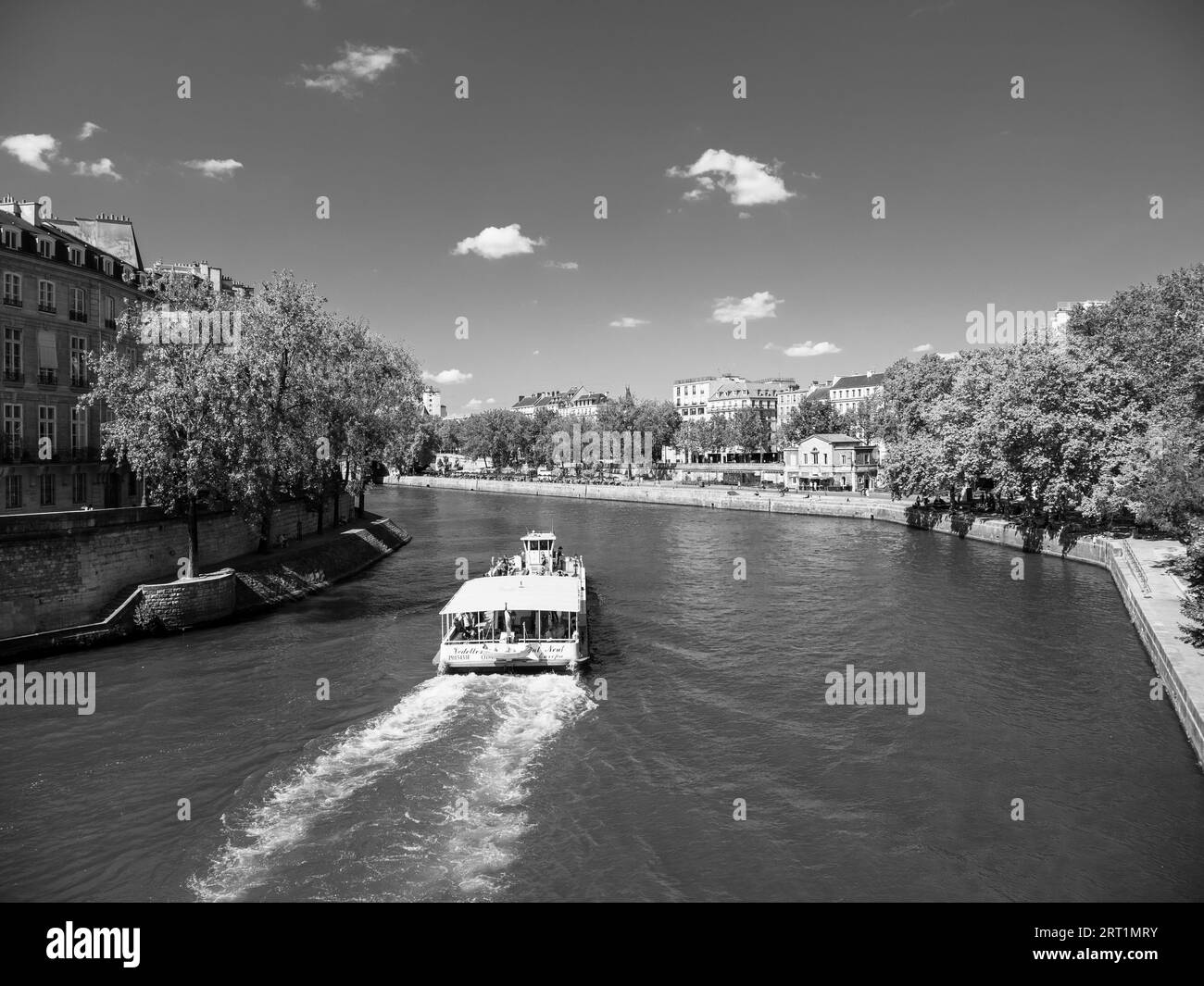 Noir et blanc, le Saint-Louis, (à gauche) et Rive, Seine, Paris, France, Europe, UE. Banque D'Images